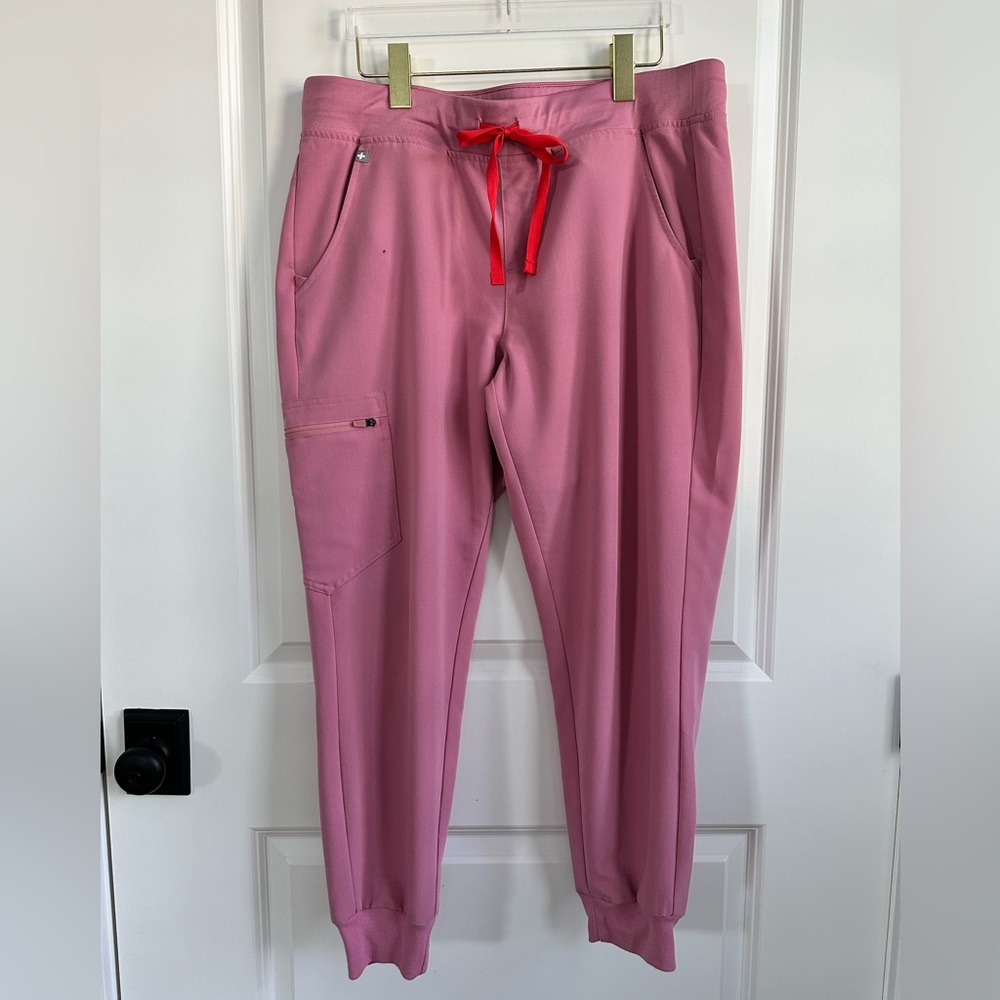 FIGS Zamora CHALK PINK Jogger Scrub Pants - Size Large Petite